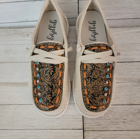 GYPSY JAZZ- VIVIAN NATURAL STUDDED SLIP ON SNEAKERS - Picture 2 of 5